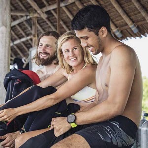 suunto-tauchcomputer-d5-black-lime-on-wrist-4